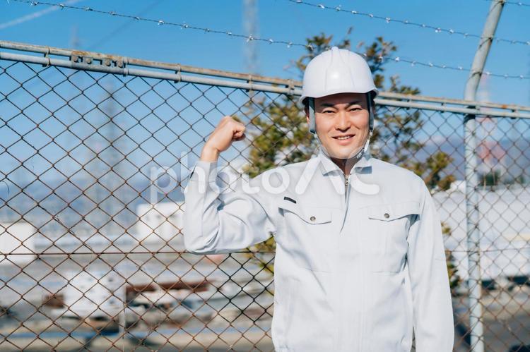 電気工事士・電力会社・作業着を着た男性 作業員,エンジニア,作業者の写真素材