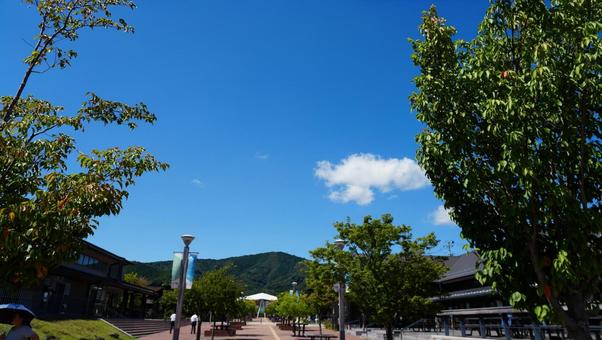 女川駅前の青空 女川駅前の青空の写真