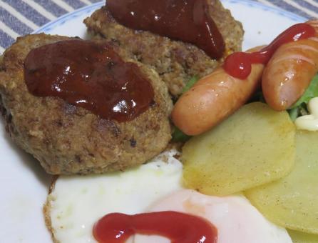 手作りハンバーグ 手作りハンバーグ 手作りハンバーグ,ウインナー,ジャガイモの写真素材