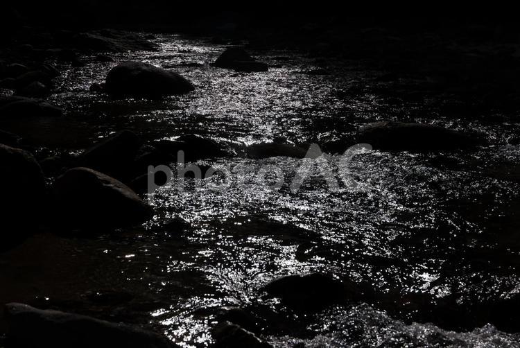 冬の渓流の水の流れ 清流,渓流,雪の写真素材