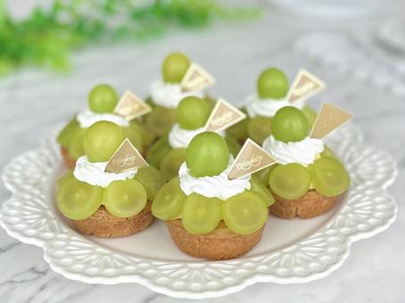 シャインマスカットのミニタルト シャインマスカット,ぶどう,タルトの写真素材