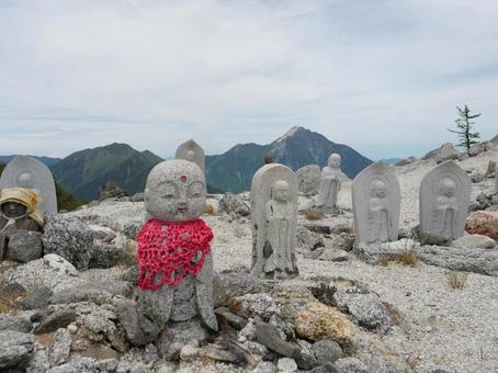 地蔵ヶ岳のお地蔵さん 地蔵ヶ岳のお地蔵さん お地蔵さん,鳳凰三山,オベリスクの写真素材