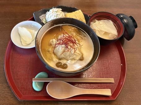 生ゆば豆腐丼ぶり定食 生ゆば豆腐丼ぶり定食の写真