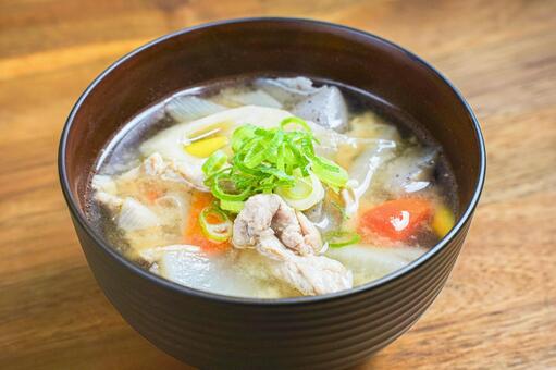 具だくさん豚汁 豚汁,味噌汁,和食の写真素材