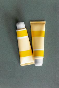 Two yellow tubes (gray background), JPG Two yellow tubes (gray background), JPG