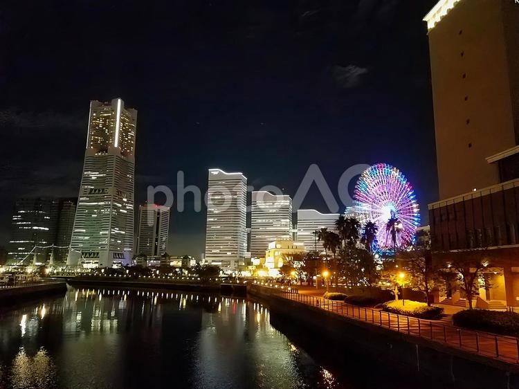 みなとみらいの夜景 イルミネーション,綺麗,夜の写真素材