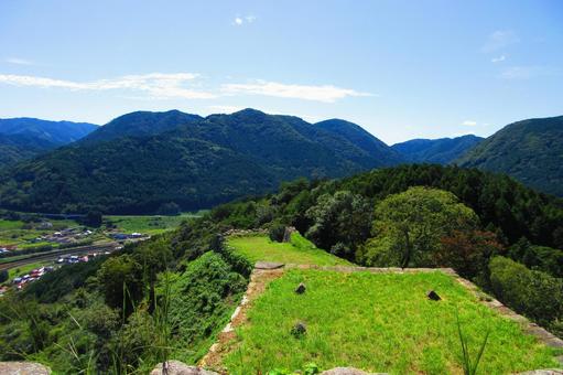 島根県-津和野城跡-人質郭と三の丸 島根県-津和野城跡-人質郭と三の丸の写真