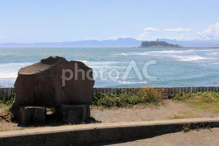 稲村が崎から望む江ノ島 江ノ島,海,初夏の写真素材