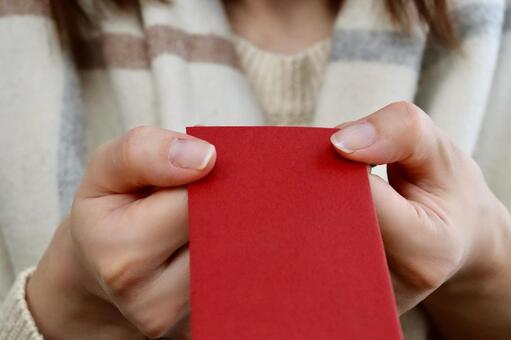 ポチ袋を持つ女性 ポチ袋,お小遣い,お祝いの写真素材