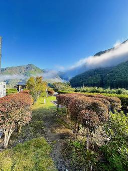 朝の霧　山脈　河川敷 風景,和歌山県熊野川町,河川敷の写真素材