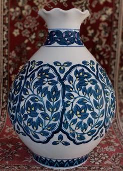 瑠璃色の蔓模様 壺,飾り,コレクションの写真素材