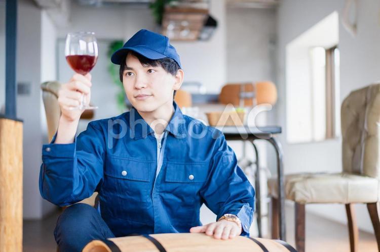 こだわりのワインを生産する醸造家 飲み物,ユニフォーム,葡萄の写真素材