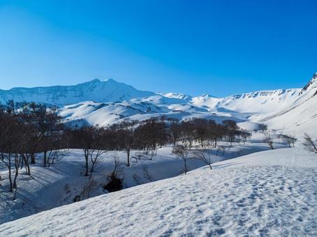 残雪期鳥海山(中島台から) 残雪期鳥海山(中島台から)の写真