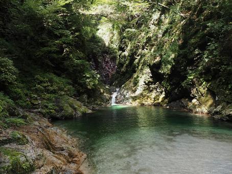 尾白川渓谷・千ヶ淵 尾白川渓谷・千ヶ淵 滝,川,水の写真素材