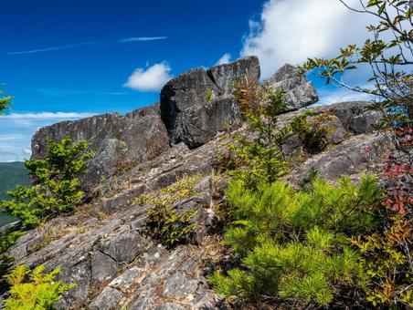 幕岩のピーク(小楢山) 幕岩のピーク(小楢山) 小楢山,山梨百名山,登山の写真素材