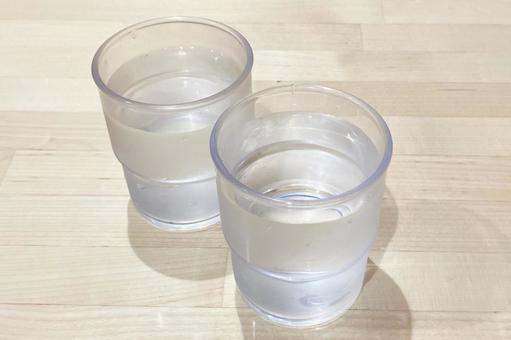 コップの水 水,冷たい,お冷の写真素材