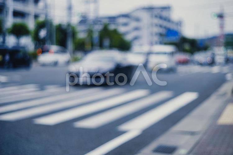 交通道路の風景 交差点,ぼかし,車の写真素材