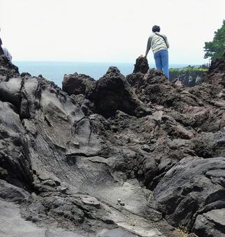 崖に立つ人 景色,自然,溶岩の写真素材