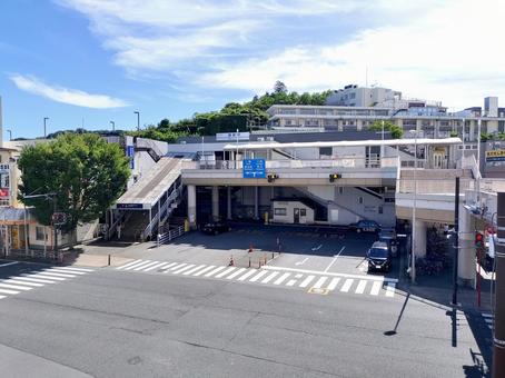 Photo, 追浜駅, station building, in front of the station, 