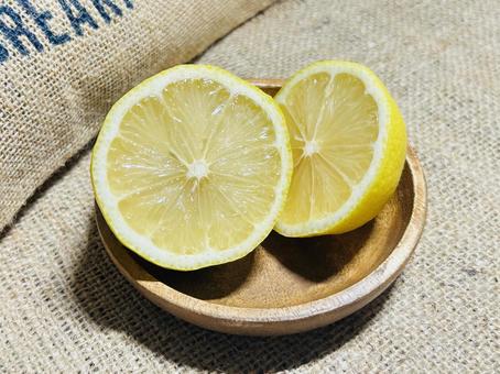 国産レモン レモン,レモンの断面,フルーツの写真素材