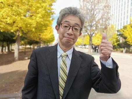 元気なシニア男性サラリーマン シニア,中年サラリーマン,中高年サラリーマンの写真素材