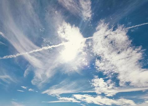 青空に芸術的な雲 青空に芸術的な雲の写真