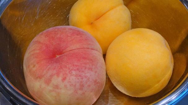 桃と黄桃 桃と黄桃の写真