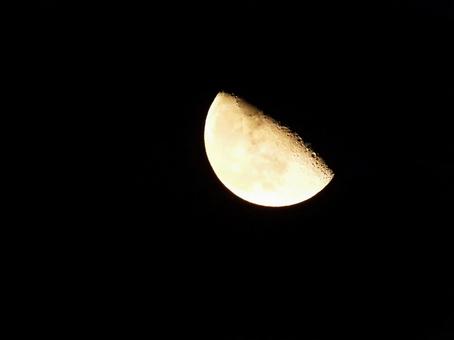 夜空に浮かぶ月 夜空に浮かぶ月 月,ムーン,moonの写真素材