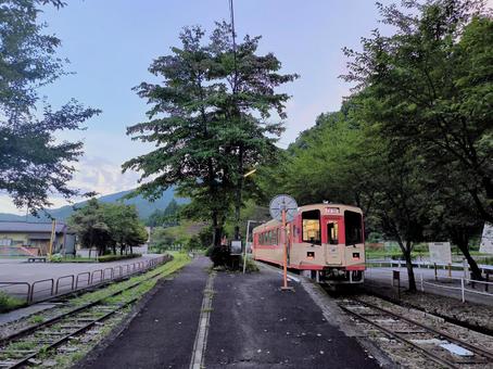 長良川鉄道、北濃駅、ホーム 長良川鉄道、北濃駅、ホーム 長良川鉄道,越美南線,北濃駅の写真素材