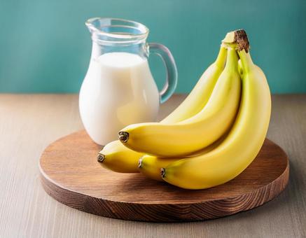 牛乳とバナナ 牛乳とバナナの写真