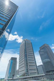 丸の内の高層ビル群と青空 丸の内の高層ビル群と青空 丸の内,高層ビル,都市の風景の写真素材