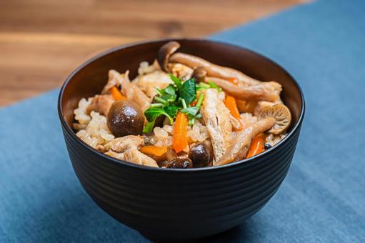 きのこ入り炊き込みご飯 きのこ入り炊き込みご飯の写真