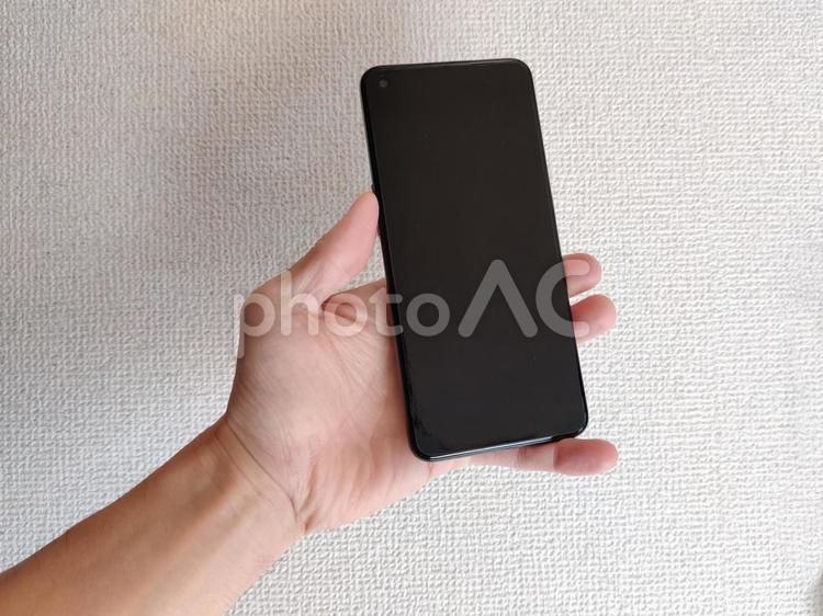 腱鞘炎になるスマホの持ち方　０１ スマホ,スマートフォン,smartphoneの写真素材