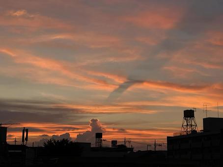 夕焼けの空 夕焼けの空 夕方,空,茜色の写真素材