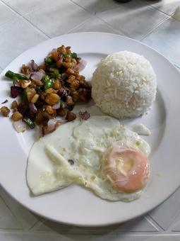 目玉焼きと炒め物のアジアン定食 目玉焼きと炒め物のアジアン定食 フィリピン料理,フィリピン,食べ物の写真素材