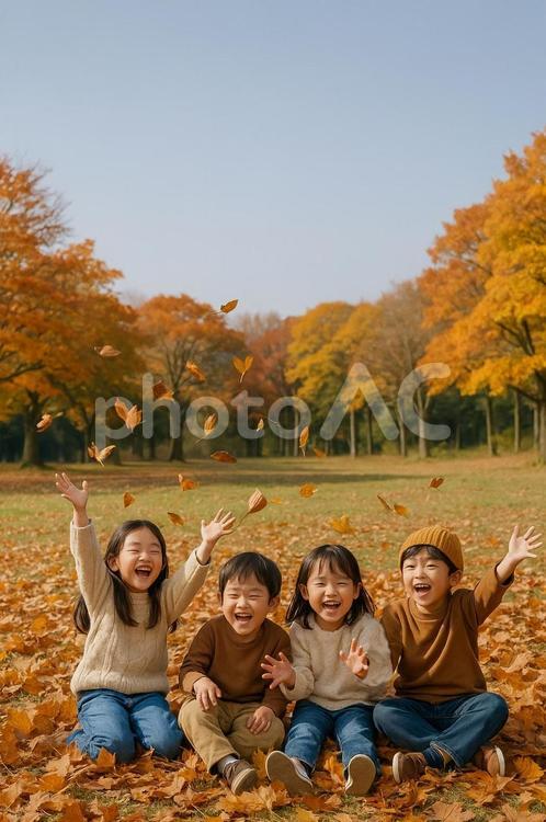 秋の落ち葉満ちた公園で遊ぶ子供たち 落ち葉,紅葉,紅葉狩りの写真素材