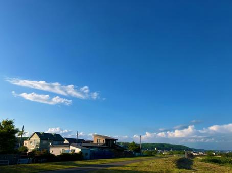 青空と住宅 北海道,青空,樹木の写真素材
