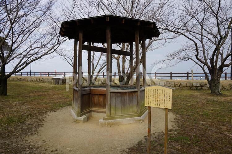 香川県　重要文化財　丸亀城　二の丸の井戸 丸亀城,石垣,井戸の写真素材
