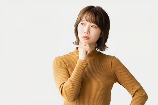 考えごとをする女性・ビジネスウーマン 考えごとをする女性・ビジネスウーマン 女性,考える,悩むの写真素材