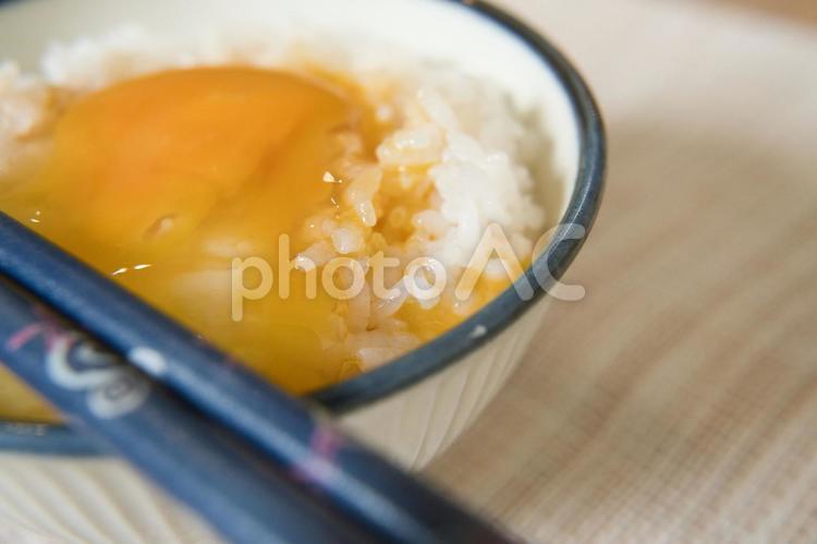 米価格高騰で贅沢食となりつつあるTKG tkg,ごはん,卵かけごはんの写真素材