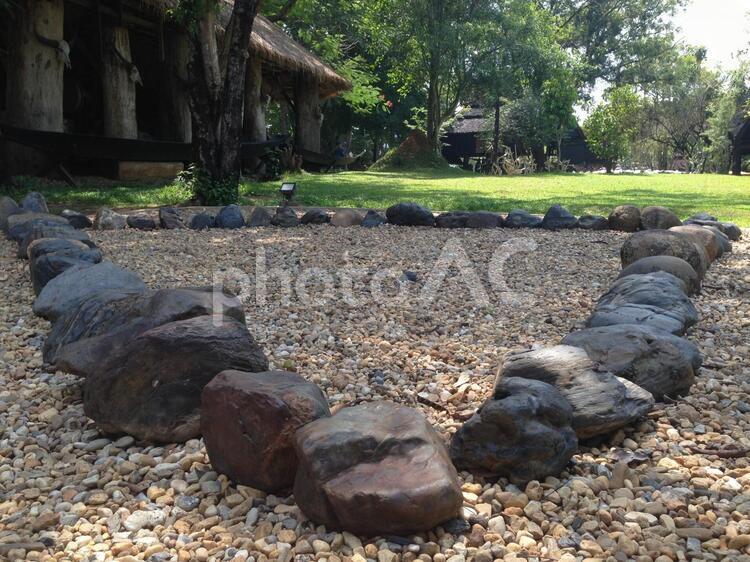 タイのお寺内にある石で囲まれたアート おすすめ,きれい,アジアの写真素材