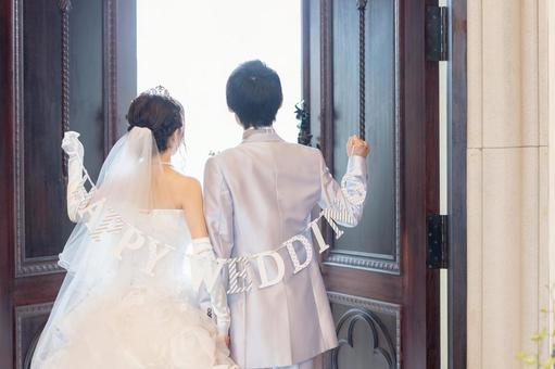 Newlyweds with garland ③ Newlyweds with garland ③