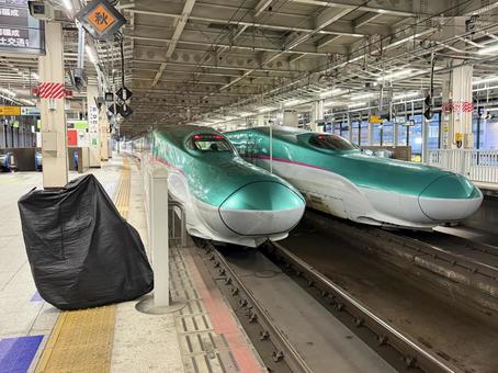 東北新幹線での輪行_E5系車両 輪行,東北新幹線,新幹線の写真素材