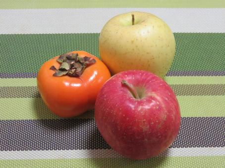 リンゴ　柿の写真