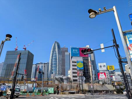 新宿の風景―JR新宿駅東口 新宿,交差点,信号の写真素材