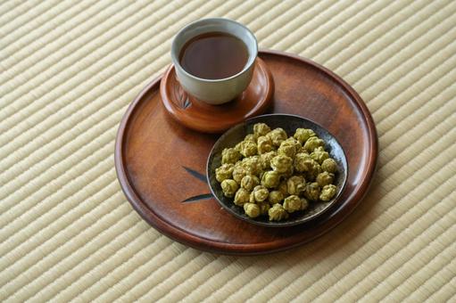 Matcha popcorn on tatami mats, JPG Matcha popcorn on tatami mats, JPG