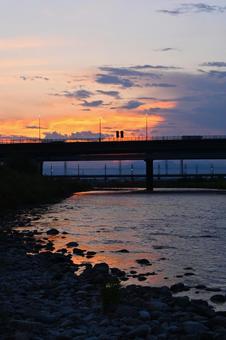 夕焼け空と関戸橋２ 夕焼け,夕景,夕方の写真素材