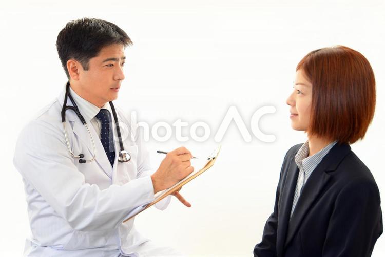 笑顔の医師と女性患者 医師,患者,医者の写真素材