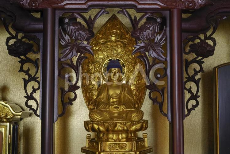 仏壇 仏壇,先祖供養,供養の写真素材