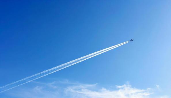 飛行機雲と青空 飛行機雲と青空の写真